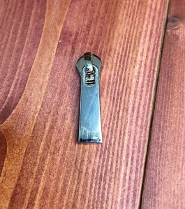 Suwak 454 / rozmiar 5 /do zamka metalowego / srebro